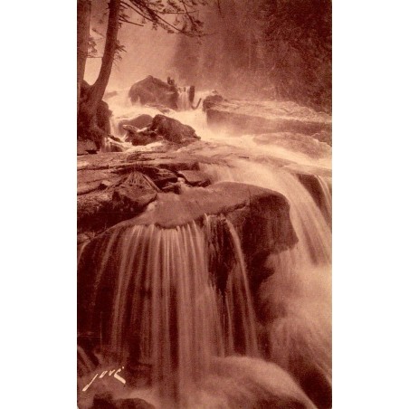 Carte postale ancienne de la Cascade du Pas-de-l’Ours à Cauterets dans les Hautes-Pyrénées.