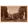 Carte postale ancienne de l'entrée des Sanctuaires de Lourdes avec la basilique et timbre Marianne de 1950.