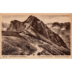 Carte postale ancienne du col du Tourmalet avec la descente vers Barèges dans les Hautes-Pyrénées.