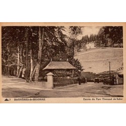 Carte postale ancienne de Bagnères-de-Bigorre montrant l'entrée du Parc Thermal de Salut.