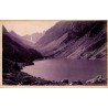 Carte postale ancienne du lac de Gaube près de Cauterets avec panorama sur les sommets des Hautes-Pyrénées.