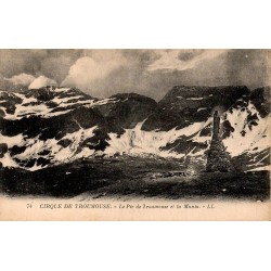 Carte postale ancienne du cirque de Troumouse avec le Pic de Troumouse et la Munia dans les Hautes-Pyrénées.