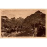 Carte postale ancienne de Cauterets montrant le camp de la vallée du Marcadau et les sommets des Pyrénées.
