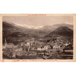 Carte postale ancienne d'Arreau montrant la vue générale du village et la vallée du Louron.