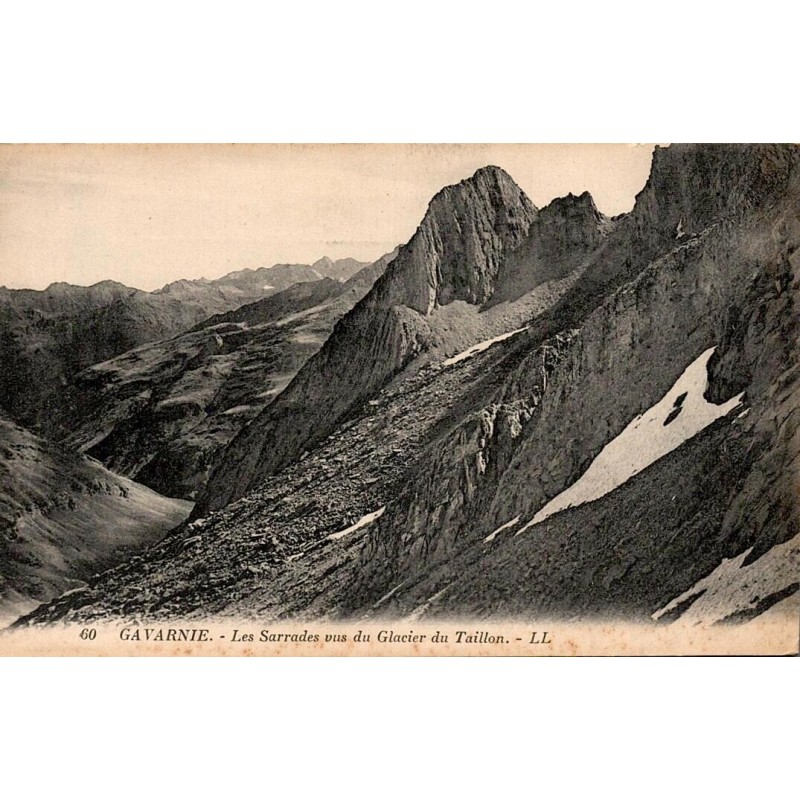 Carte postale ancienne de Gavarnie montrant les Sarrades vues depuis le glacier du Taillon.