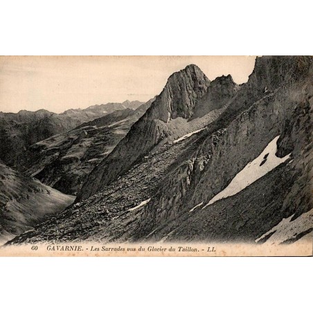 Carte postale ancienne de Gavarnie montrant les Sarrades vues depuis le glacier du Taillon.