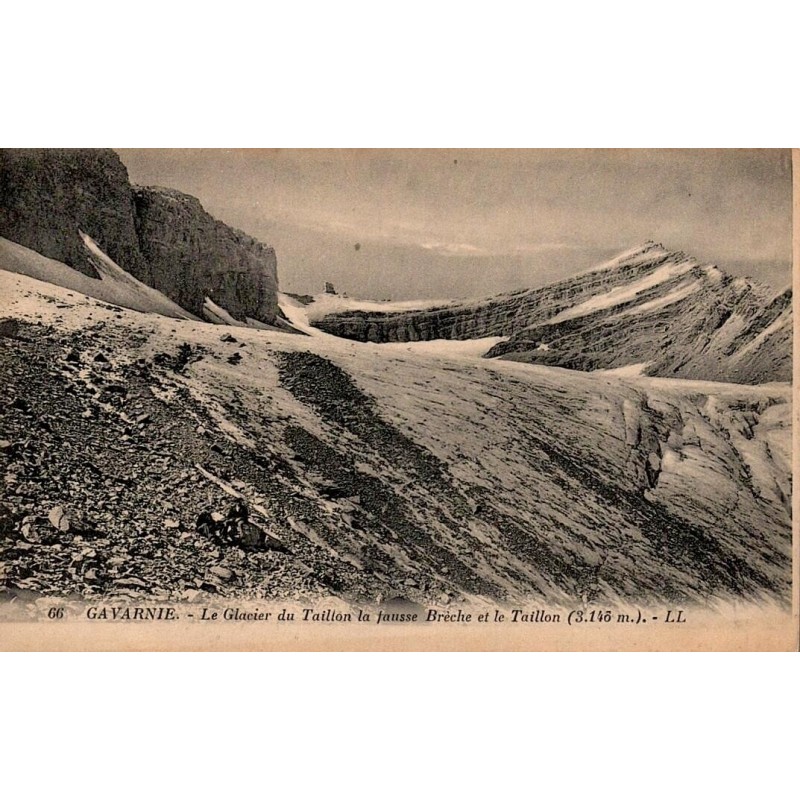 Carte postale ancienne du glacier du Taillon avec la Fausse Brèche et le sommet du Taillon à Gavarnie.