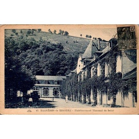 Carte postale ancienne de Bagnères-de-Bigorre montrant l'établissement thermal de Salut.