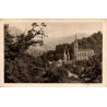 Carte postale ancienne de Lourdes montrant la basilique et les montagnes des Hautes-Pyrénées.