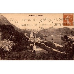 Carte postale ancienne de Lourdes avec vue générale de la basilique et du sanctuaire en 1929.