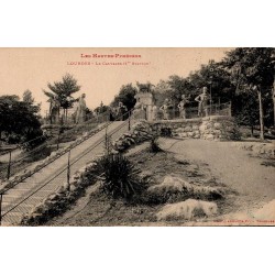 Carte postale ancienne de Lourdes représentant la première station du Calvaire, édition Labouche Frères.