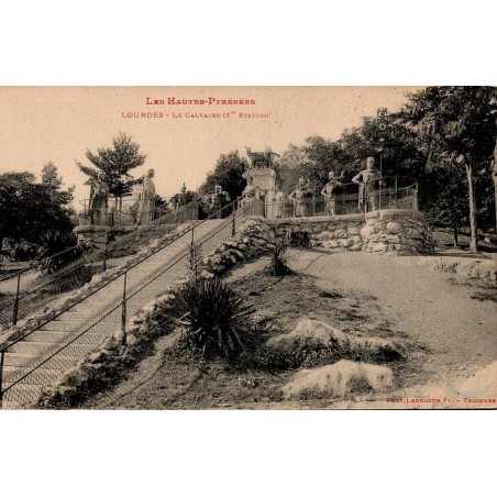 Carte postale ancienne de Lourdes représentant la première station du Calvaire, édition Labouche Frères.