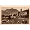Carte postale ancienne Lourdes Basilique et Pic du Jer avec troupeau de moutons au premier plan