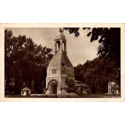 Carte postale ancienne de Lourdes représentant le Monument Interallié en noir et blanc, édition P. Doucet