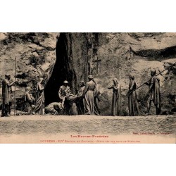 Carte postale ancienne de Lourdes représentant la XIVe Station du Calvaire Jésus est mis dans le Sépulcre