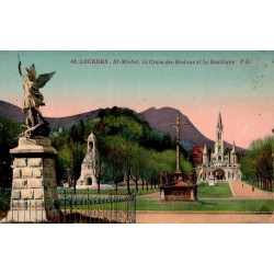 Carte postale ancienne en couleurs de Lourdes avec Saint-Michel, la Croix des Bretons et la basilique