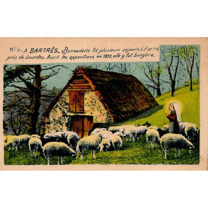 Carte postale ancienne de Bartrès représentant Bernadette bergère devant une grange avec un troupeau de moutons