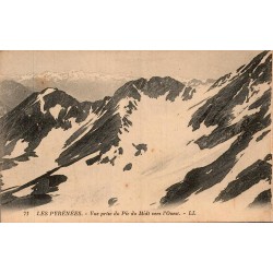 Carte postale ancienne montrant la vue depuis le Pic du Midi vers l'ouest sur les sommets enneigés des Pyrénées.