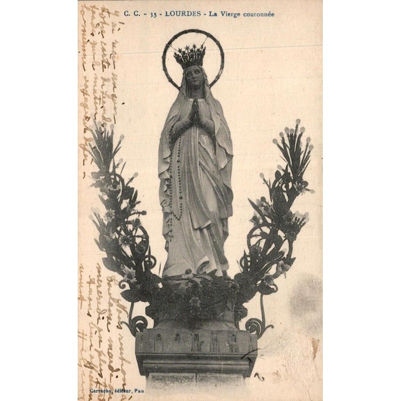 Carte postale ancienne de Lourdes montrant la statue de la Vierge couronnée avec correspondance manuscrite au verso.