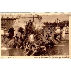 Carte postale ancienne Bordeaux Monument des Girondins détail sculptural