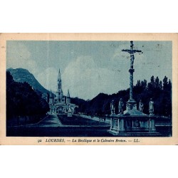 Carte postale ancienne de Lourdes avec la basilique et le Calvaire Breton, éditée par LL, voyagée en 1927.
