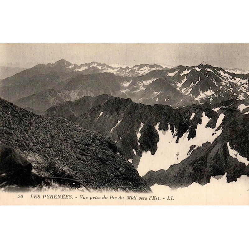 Carte postale ancienne du Pic du Midi montrant un panorama des Pyrénées vers l'est, édition LL.