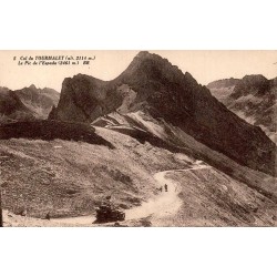 Carte postale ancienne du col du Tourmalet avec le pic de l'Espada et la route de montagne, édition Bloc Frères.