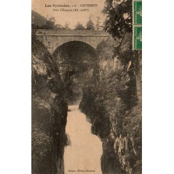 Carte postale ancienne du Pont d'Espagne à Cauterets avec les gorges et le pont de pierre, édition Couget.
