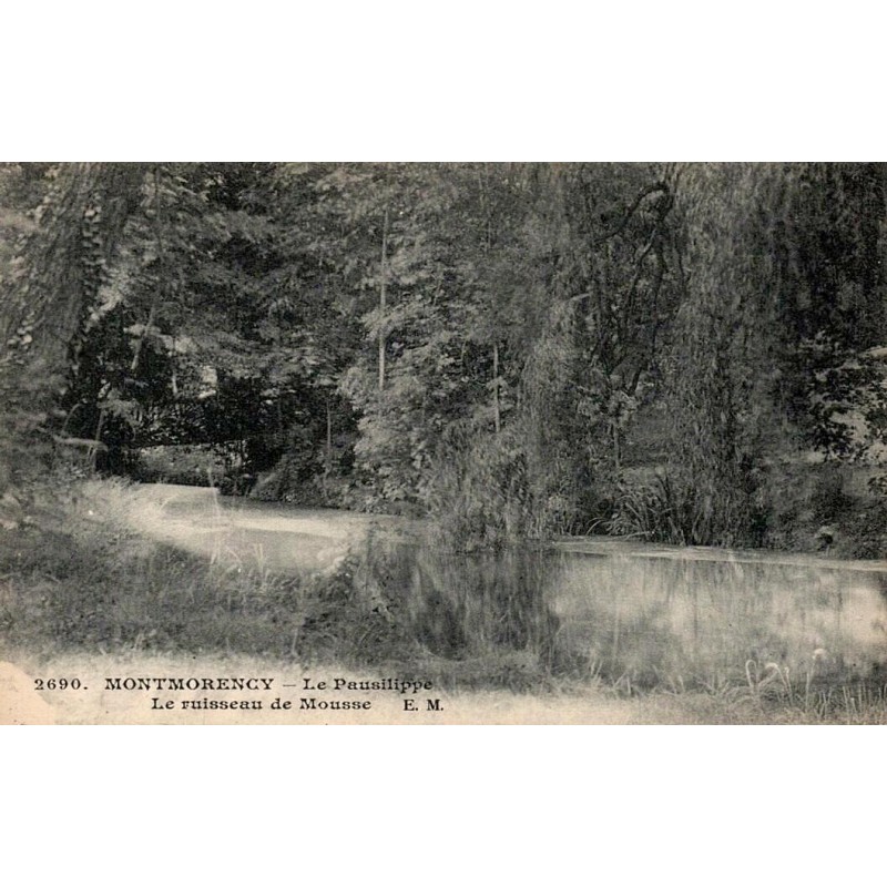 Carte postale ancienne de Montmorency montrant le Pausilippe et le ruisseau de Mousse dans la forêt