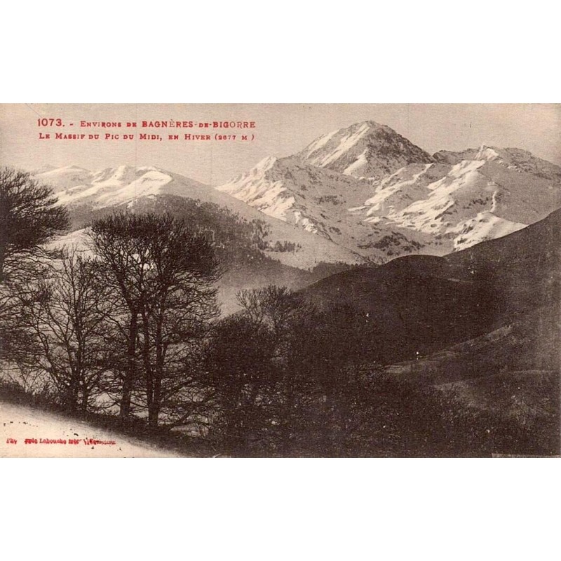Carte postale ancienne de Bagnères-de-Bigorre montrant le massif du Pic du Midi enneigé en hiver
