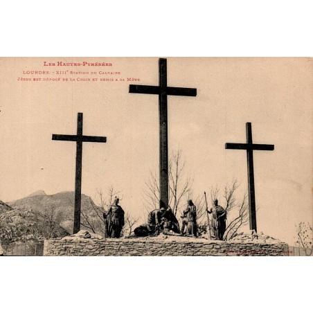 Carte postale ancienne de Lourdes représentant la XIIIᵉ station du Calvaire avec les trois croix
