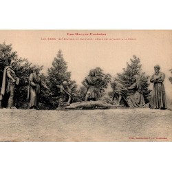 Carte postale ancienne de Lourdes représentant la XIᵉ station du Calvaire, Jésus est attaché à la Croix