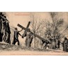 Carte postale ancienne de Lourdes représentant la VIIIᵉ station du Calvaire, Jésus console les Filles d'Israël