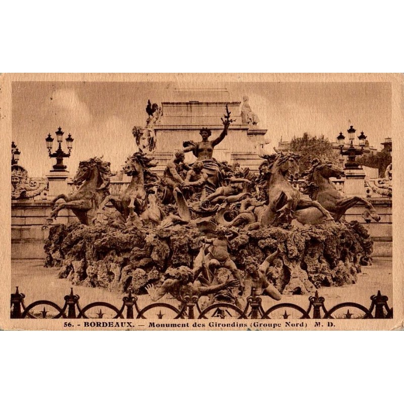 Carte postale ancienne Bordeaux Monument des Girondins groupe nord détail