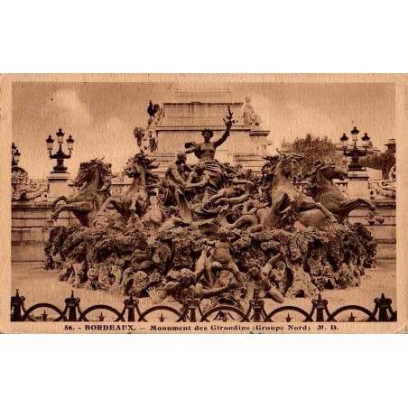 Carte postale ancienne Bordeaux Monument des Girondins groupe nord détail