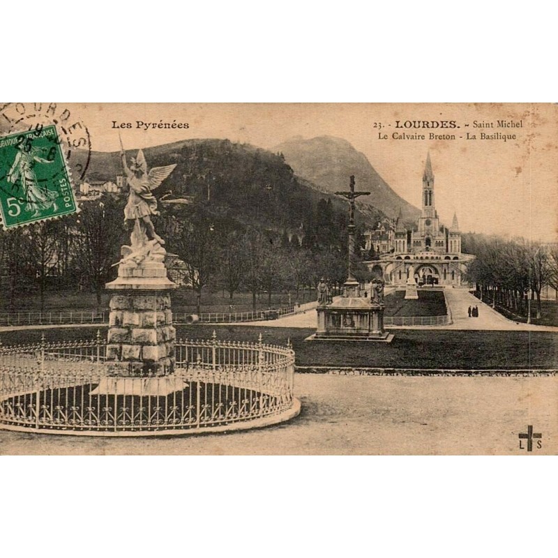 Carte postale ancienne de Lourdes montrant Saint Michel, le Calvaire Breton et la basilique, voyagée en 1913.
