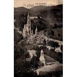 Carte postale ancienne de Lourdes montrant la basilique et le Monument de la Reconnaissance.