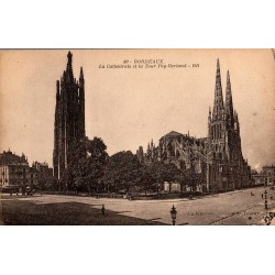36 - BORDEAUX - La Cathédrale et la Tour Pey-Berland - BR