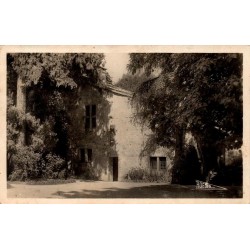Carte postale ancienne de Domrémy montrant la maison natale de Sainte Jeanne d'Arc.