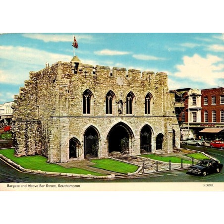 Carte postale moderne du Bargate de Southampton, ancienne porte médiévale sur Above Bar Street.