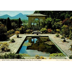 Carte postale moderne des jardins italiens de Garnish Island à Glengarriff dans la baie de Bantry.