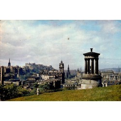 Carte postale d'Édimbourg vue depuis Calton Hill avec le château d'Édimbourg et le monument Dugald Stewart.