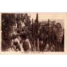 Carte postale ancienne LL du Jardin Exotique de Monaco avec cactus et vue sur le Rocher.