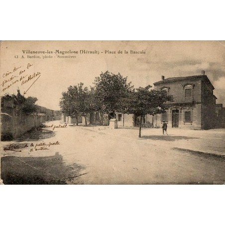 Villeneuve les Maguelone (Hérault) - Place d ela Bascule