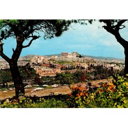 Vue de l'Acropole d'Athènes depuis la prison de Socrate avec le Parthénon et la ville en arrière-plan.