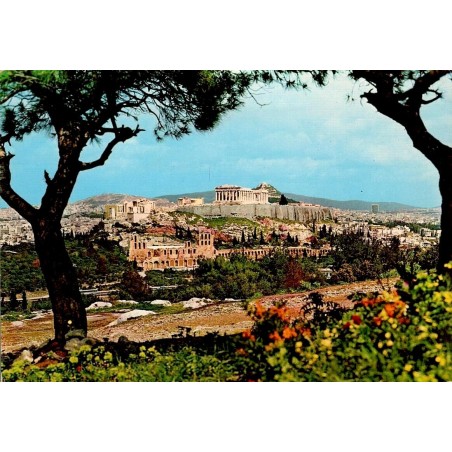 Vue de l'Acropole d'Athènes depuis la prison de Socrate avec le Parthénon et la ville en arrière-plan.