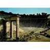 Carte postale du théâtre antique d'Épidaure avec ses gradins monumentaux en Argolide, Grèce.