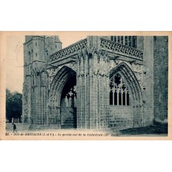 Carte postale ancienne Dol-de-Bretagne porche sud cathédrale XVe siècle