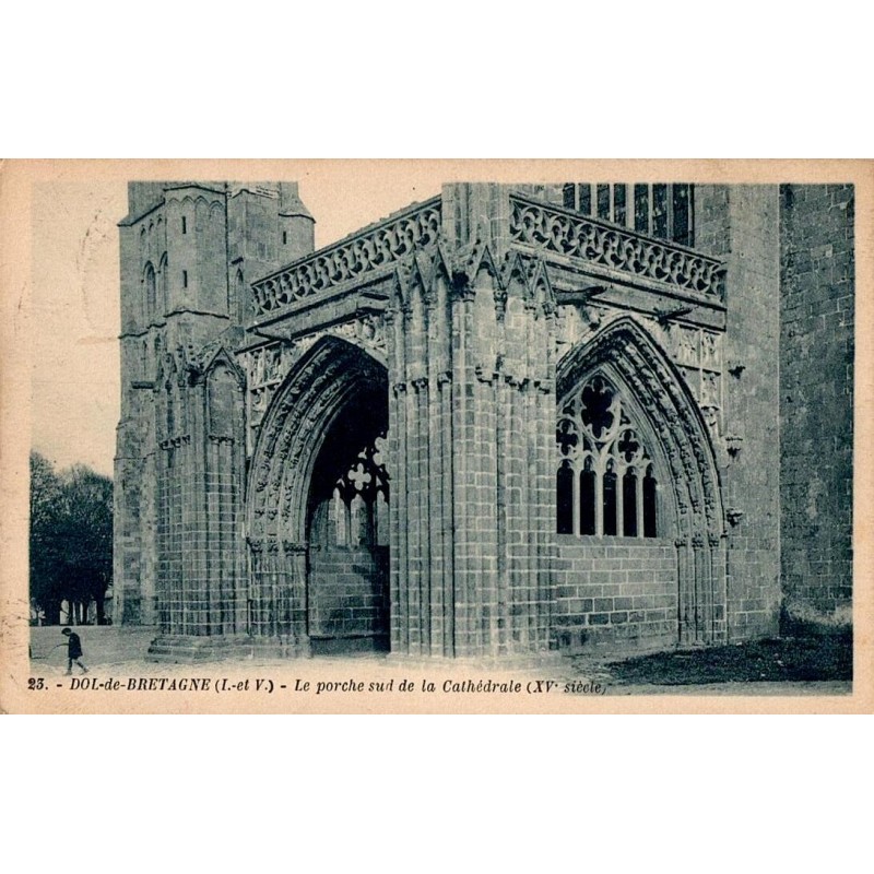 Carte postale ancienne Dol-de-Bretagne porche sud cathédrale XVe siècle