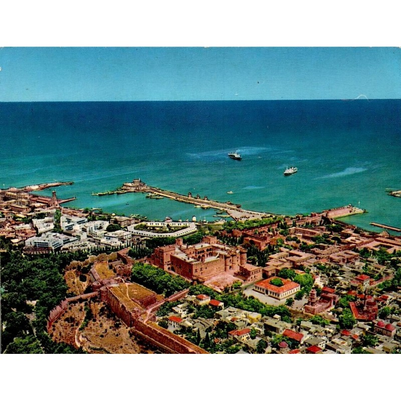 Carte postale ancienne représentant une vue aérienne de la ville de Rhodes, de son port et du Palais des Grands Maîtres.